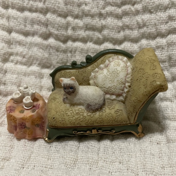 Avon Victorian miniature bedroom set 5 pieces - Picture 5 of 7